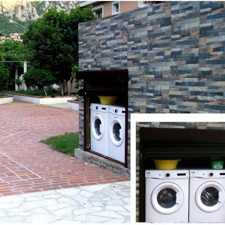 Ferienwohnung Carine Garden Risan Exterior foto