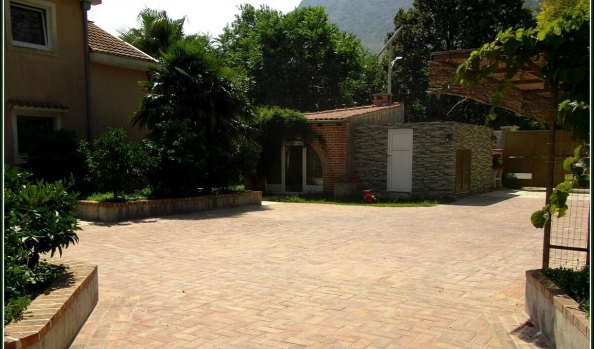 Ferienwohnung Carine Garden Risan Exterior foto