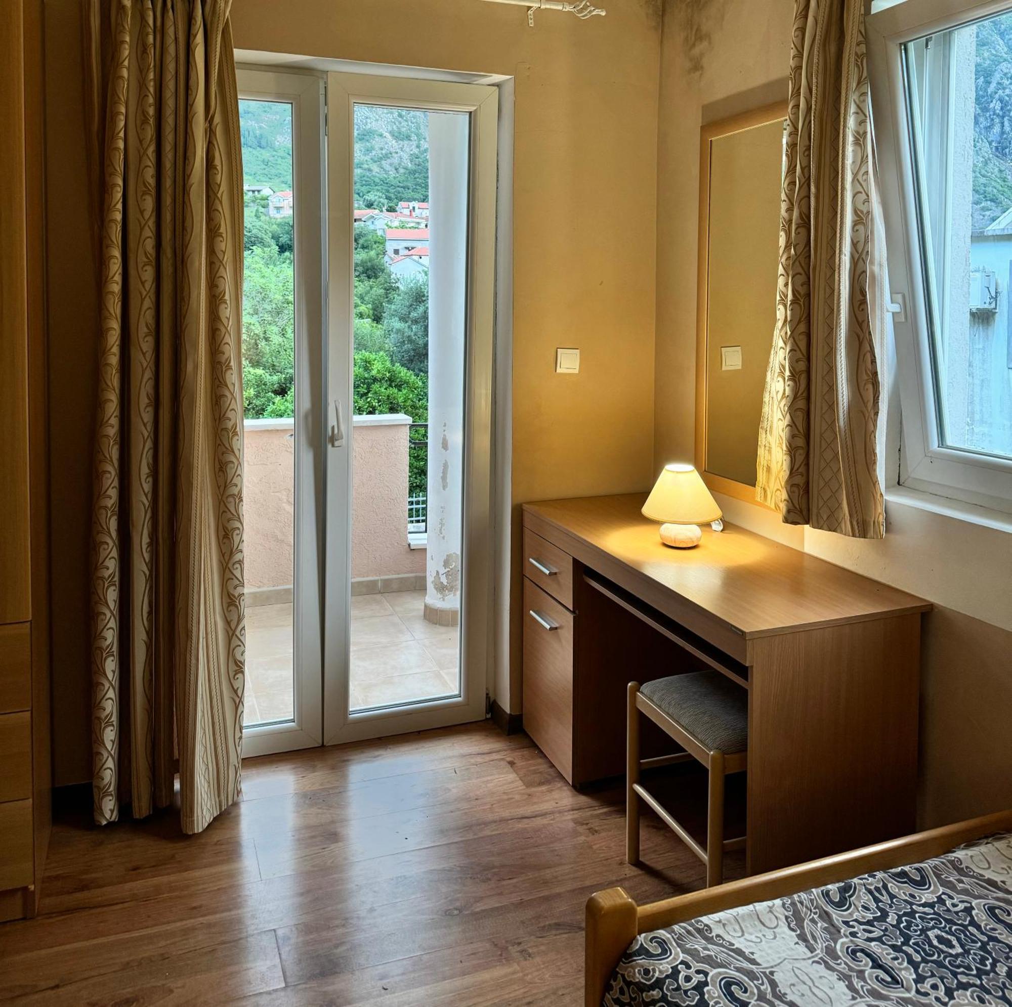 Ferienwohnung Carine Garden Risan Zimmer foto
