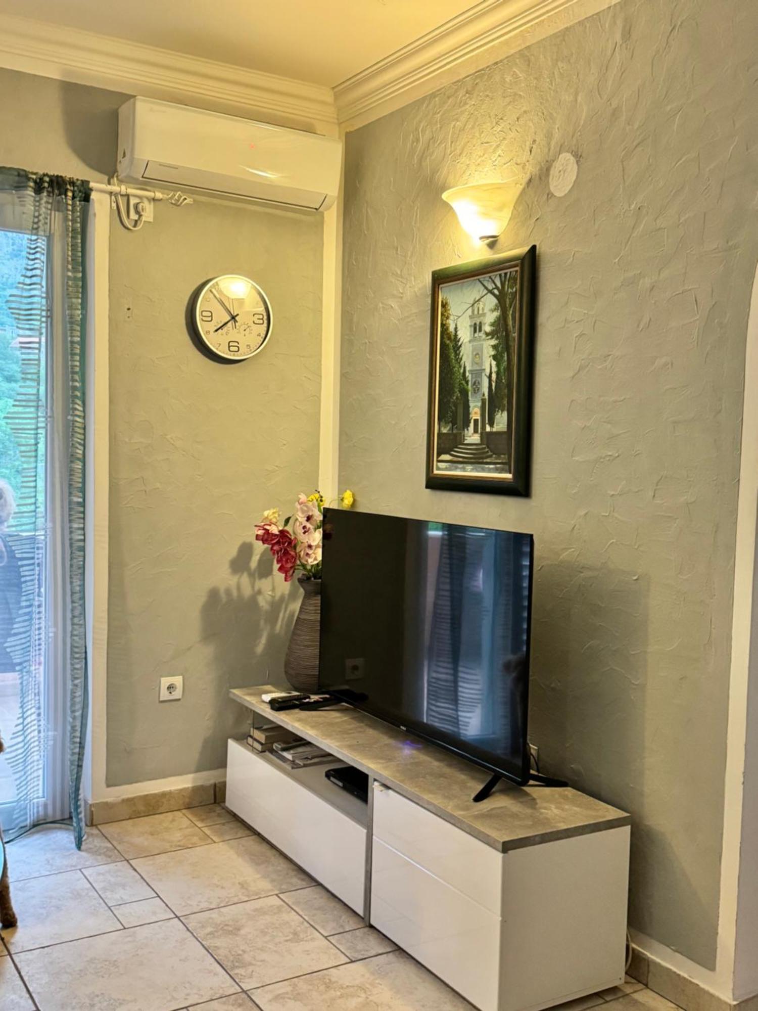 Ferienwohnung Carine Garden Risan Exterior foto